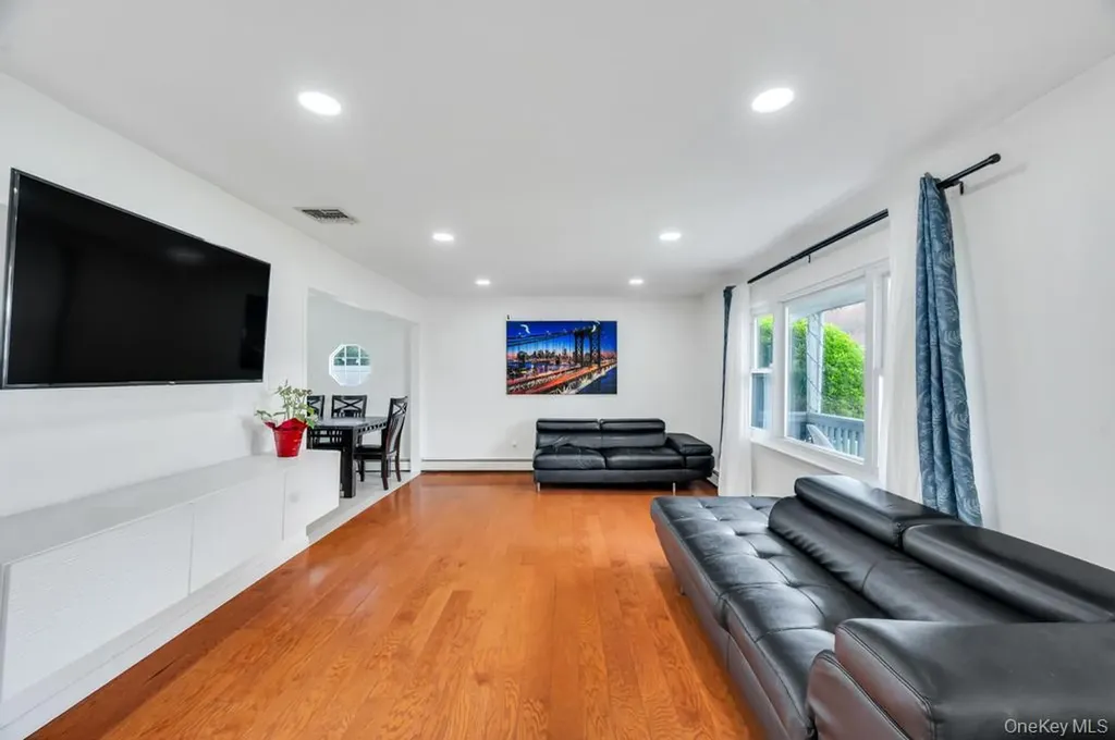 32 Beverly Street Islip NY 11751