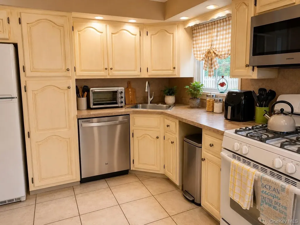 61 E Hall Avenue New City NY 10956