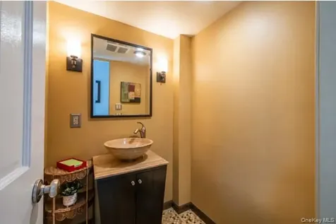1 Lynns Way New Rochelle NY 10805