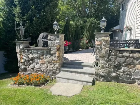 1 Lynns Way New Rochelle NY 10805