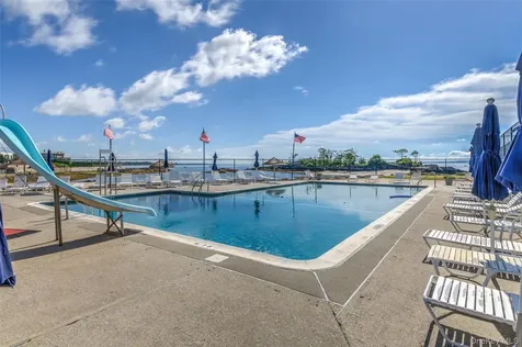 1 Lynns Way New Rochelle NY 10805