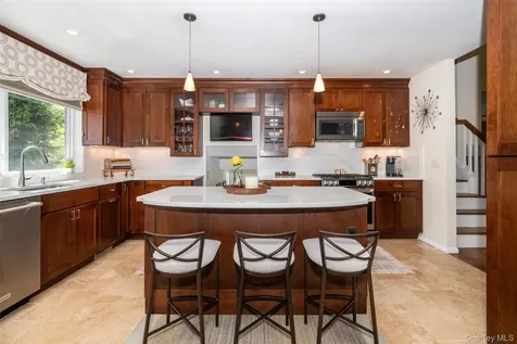 1 Lynns Way New Rochelle NY 10805