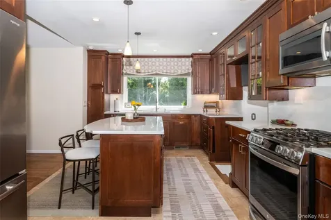 1 Lynns Way New Rochelle NY 10805
