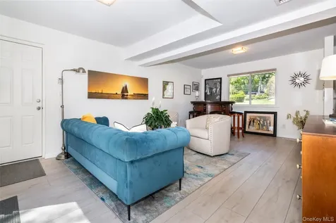 1 Lynns Way New Rochelle NY 10805