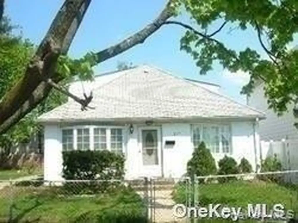 247 Oakley Avenue Elmont NY 11003