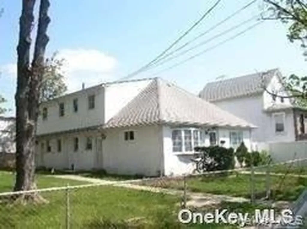247 Oakley Avenue Elmont NY 11003