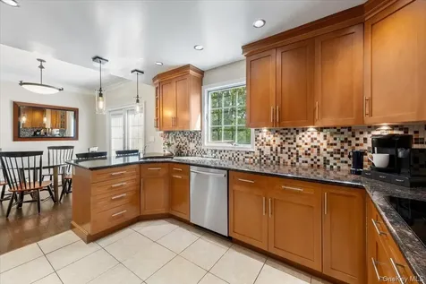 17 Hemlock Road Hartsdale NY 10530