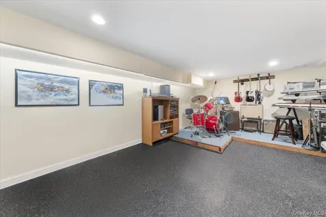 17 Hemlock Road Hartsdale NY 10530