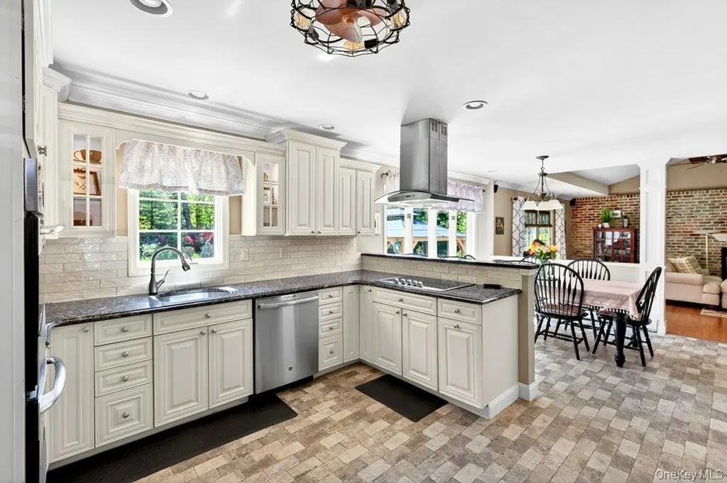 3 Orchard Road S East Patchogue NY 11772