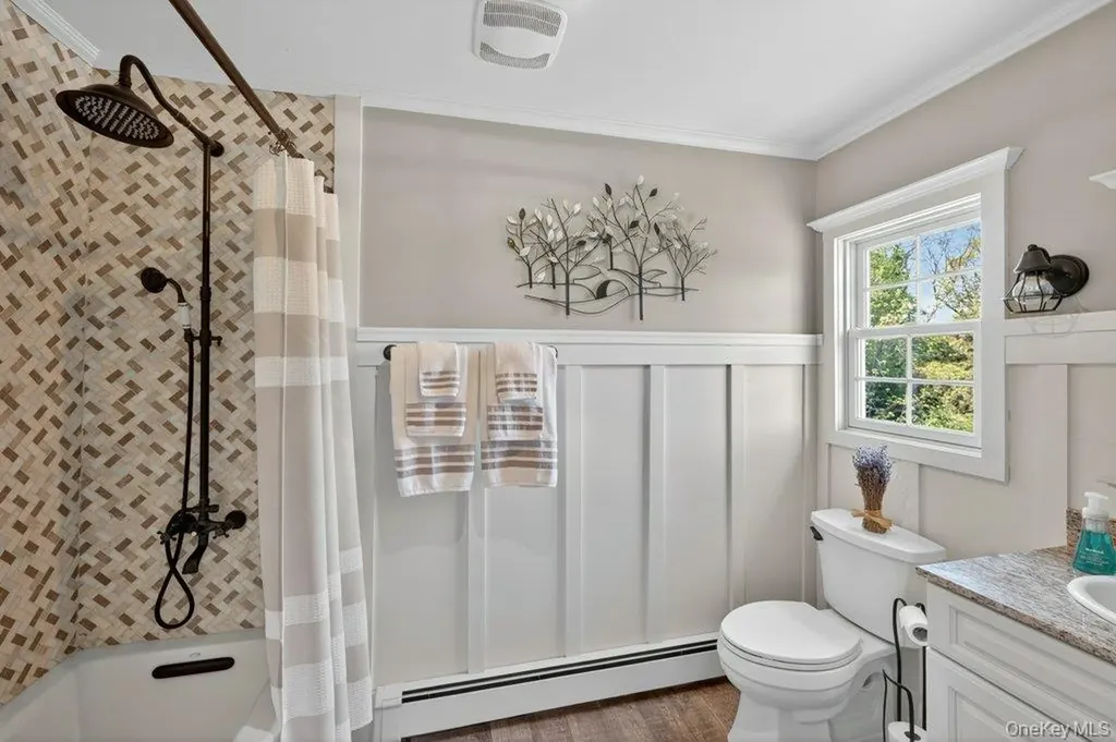 3 Orchard Road S East Patchogue NY 11772