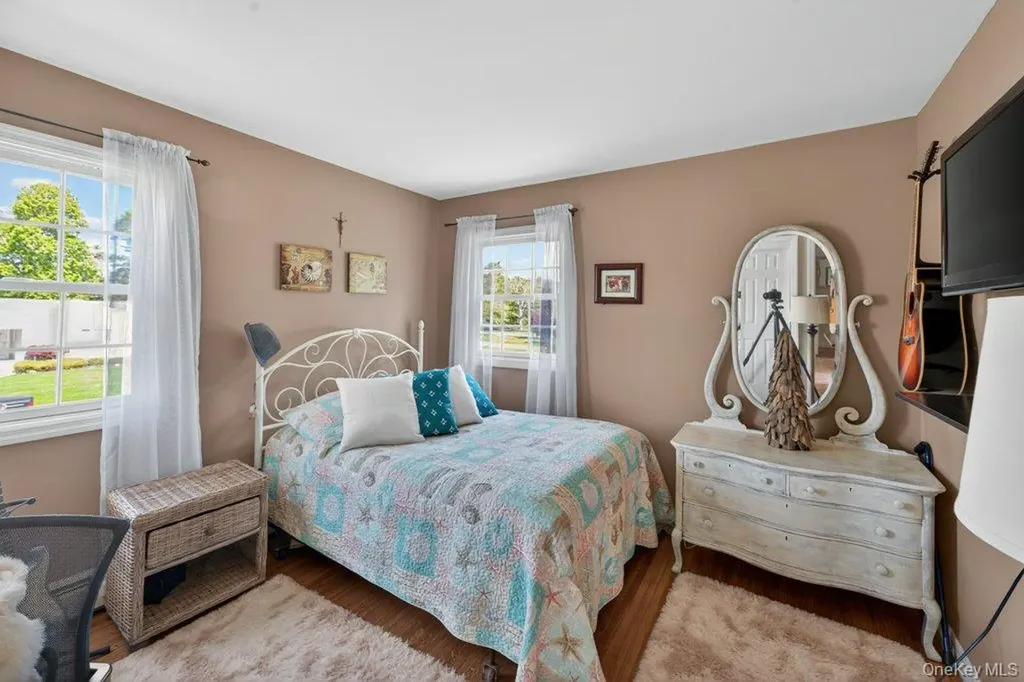 3 Orchard Road S East Patchogue NY 11772