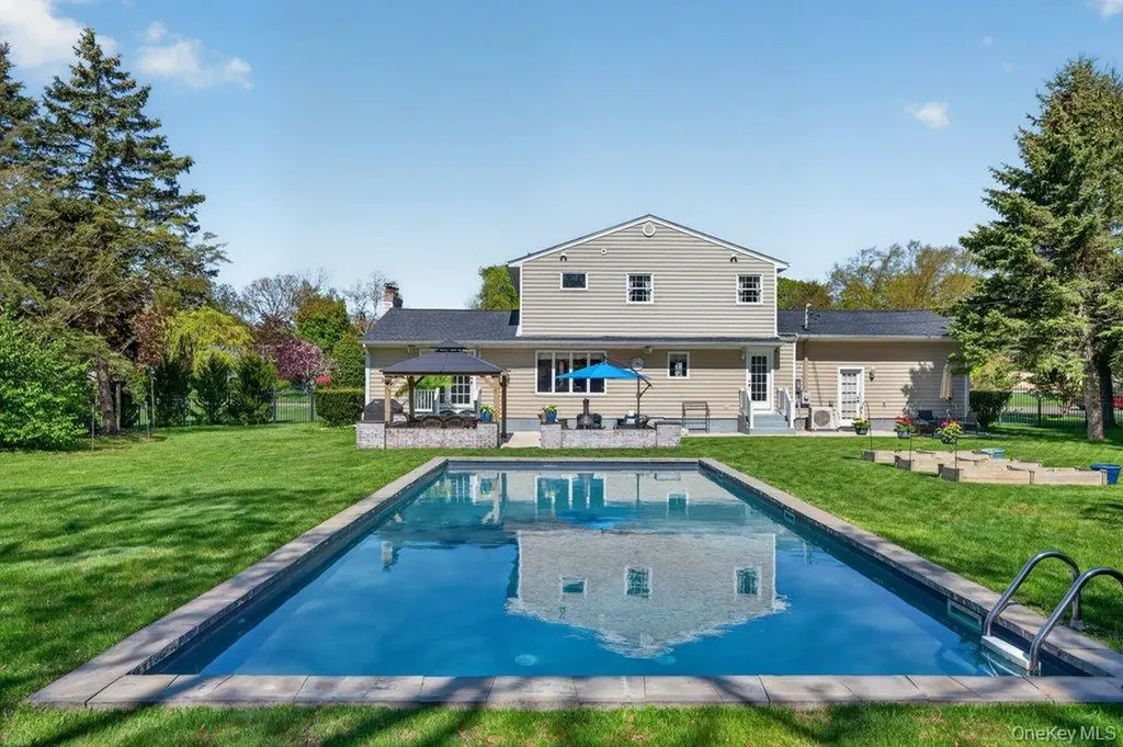 3 Orchard Road S East Patchogue NY 11772
