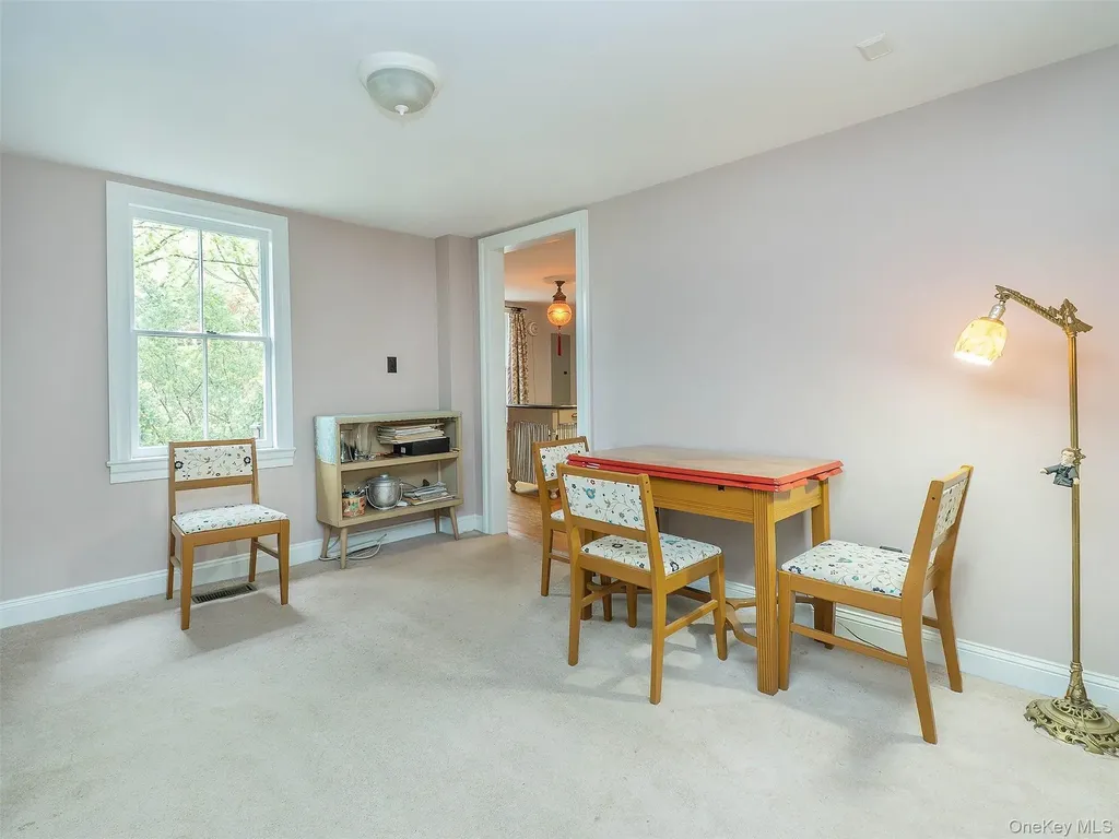 130 Mott Avenue Roslyn NY 11576
