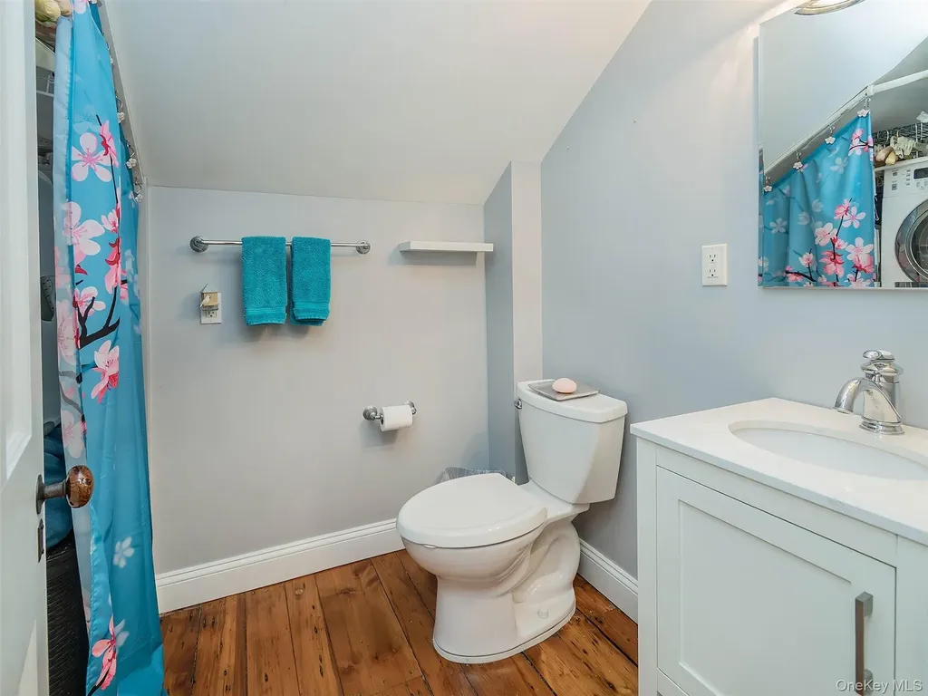 130 Mott Avenue Roslyn NY 11576
