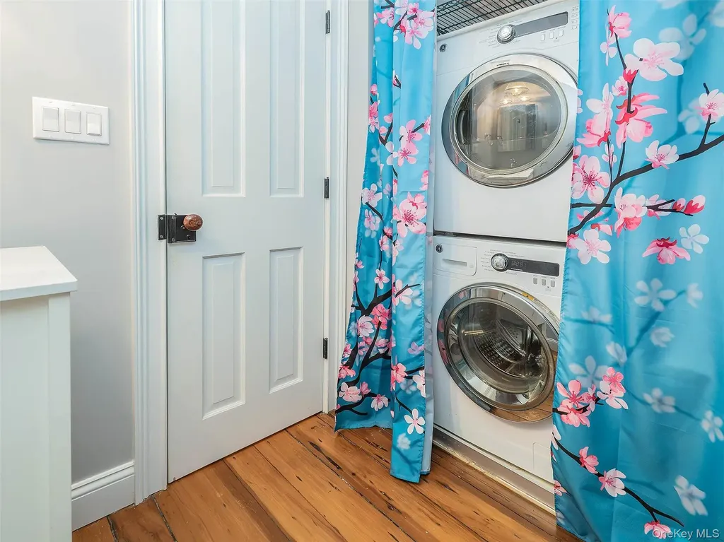 130 Mott Avenue Roslyn NY 11576