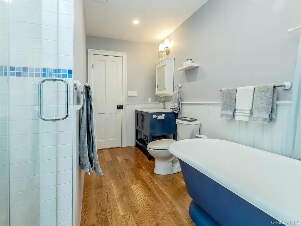 130 Mott Avenue Roslyn NY 11576