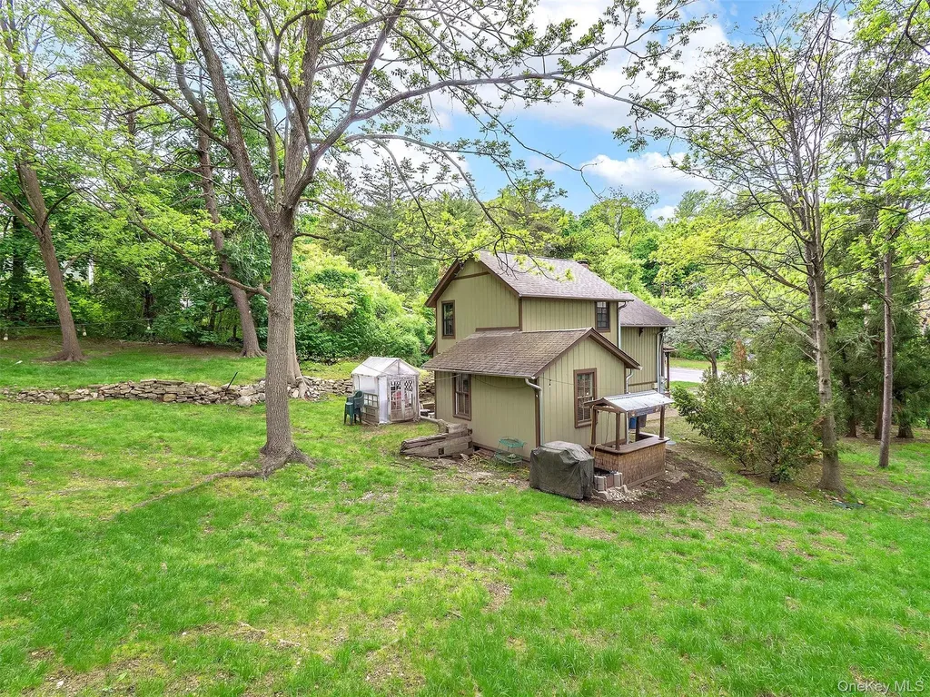 130 Mott Avenue Roslyn NY 11576