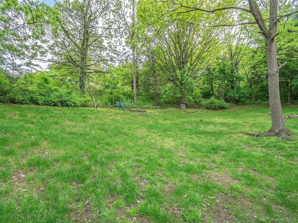 130 Mott Avenue Roslyn NY 11576
