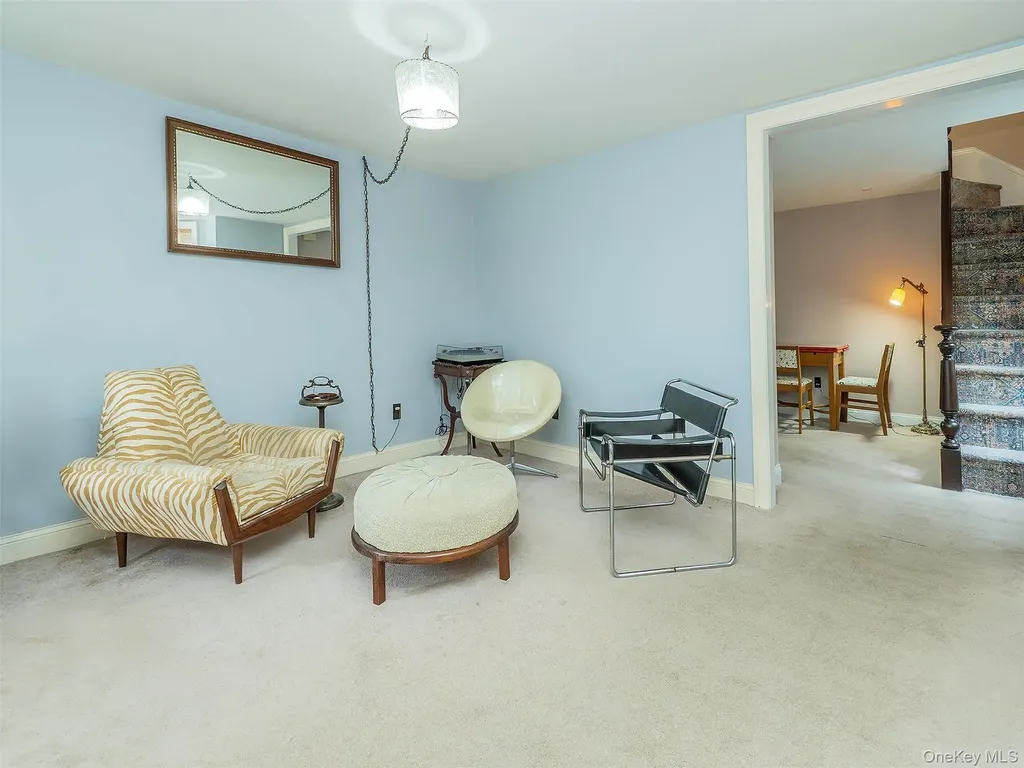 130 Mott Avenue Roslyn NY 11576