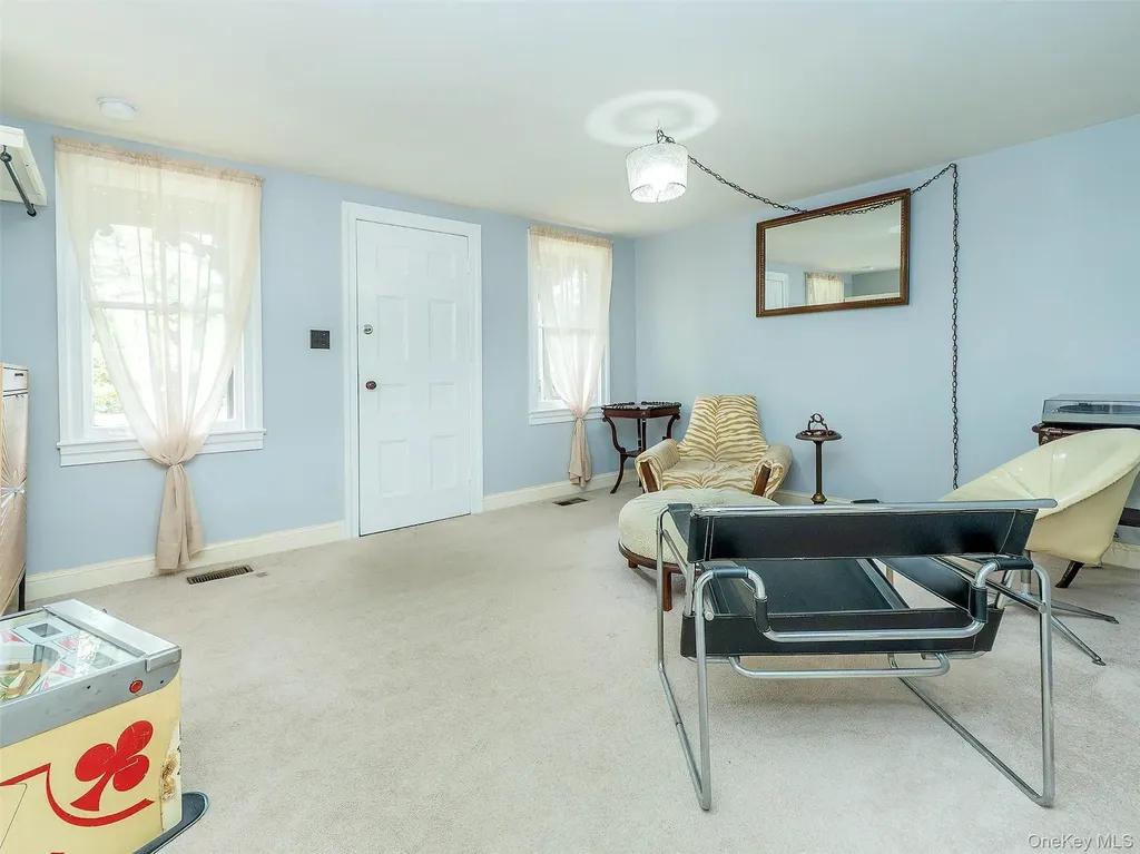 130 Mott Avenue Roslyn NY 11576