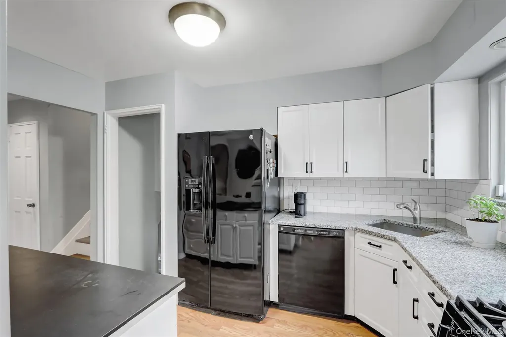 42 Briarwood Lane Plainview NY 11803