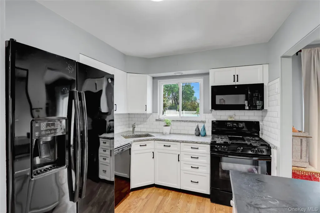 42 Briarwood Lane Plainview NY 11803