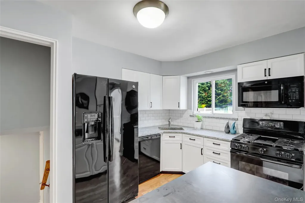 42 Briarwood Lane Plainview NY 11803