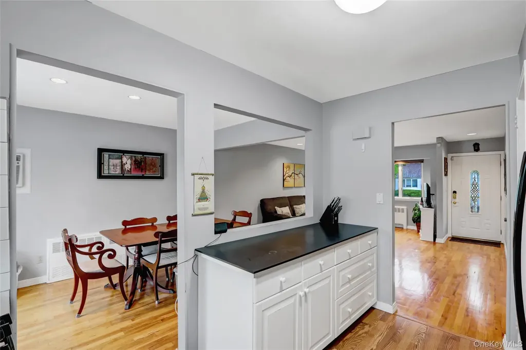 42 Briarwood Lane Plainview NY 11803