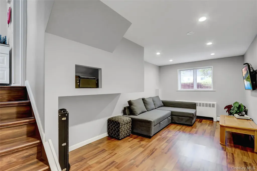 42 Briarwood Lane Plainview NY 11803