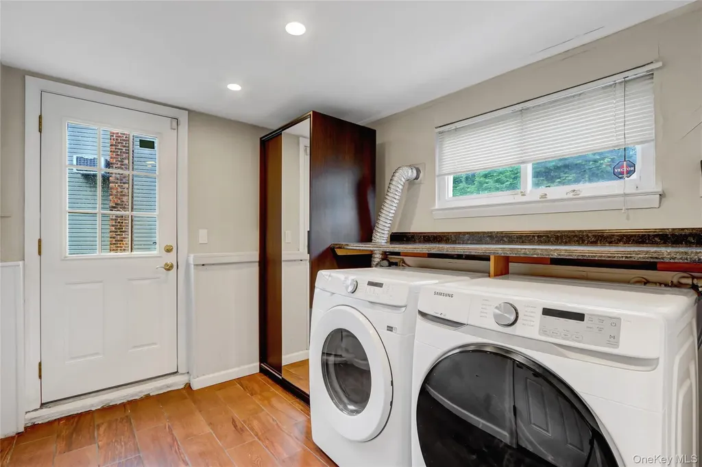 42 Briarwood Lane Plainview NY 11803