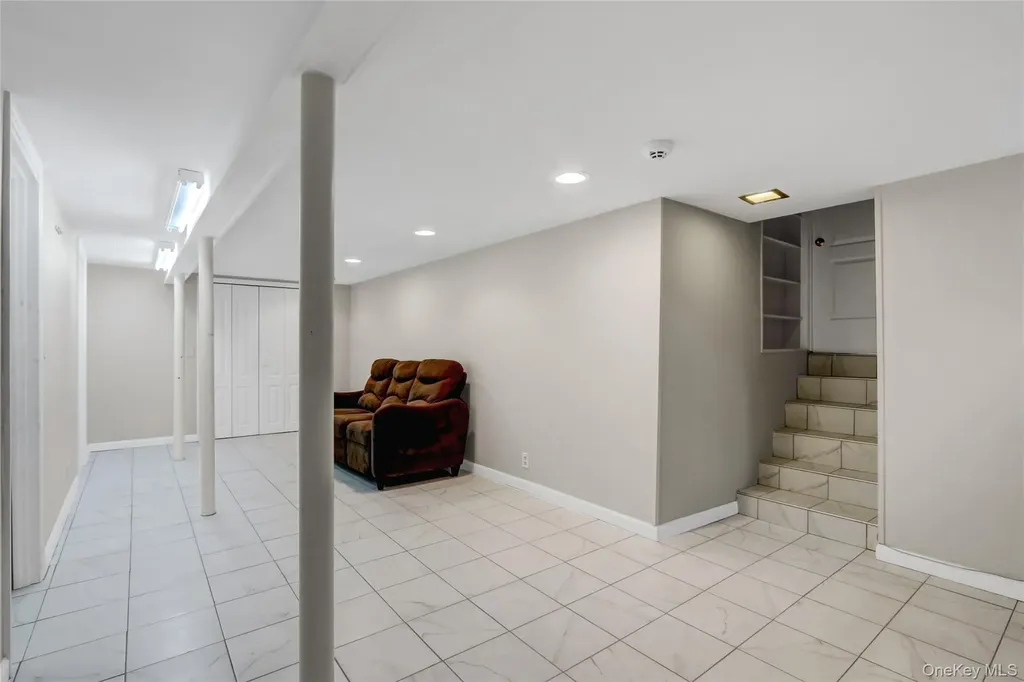 42 Briarwood Lane Plainview NY 11803