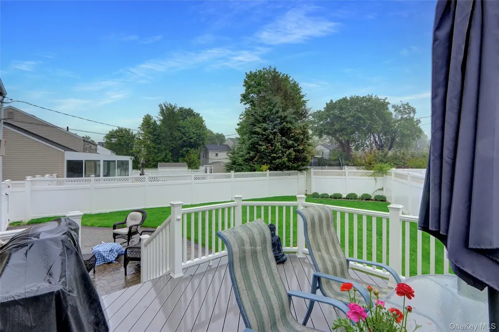 42 Briarwood Lane Plainview NY 11803