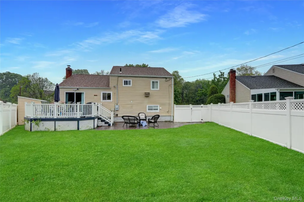 42 Briarwood Lane Plainview NY 11803