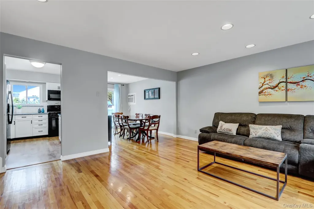 42 Briarwood Lane Plainview NY 11803