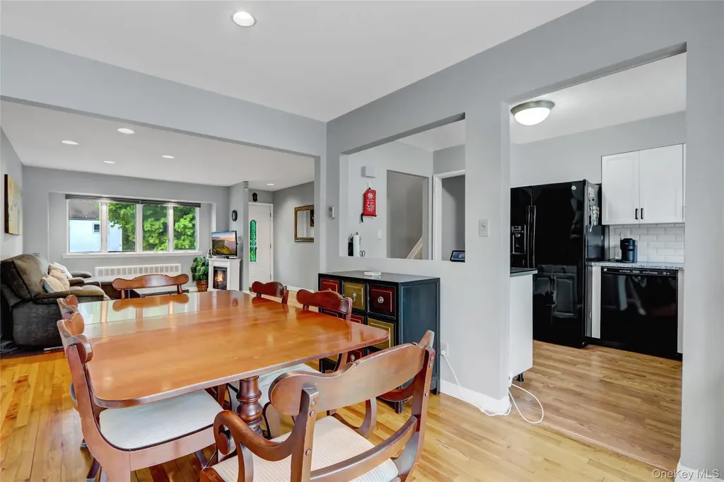 42 Briarwood Lane Plainview NY 11803