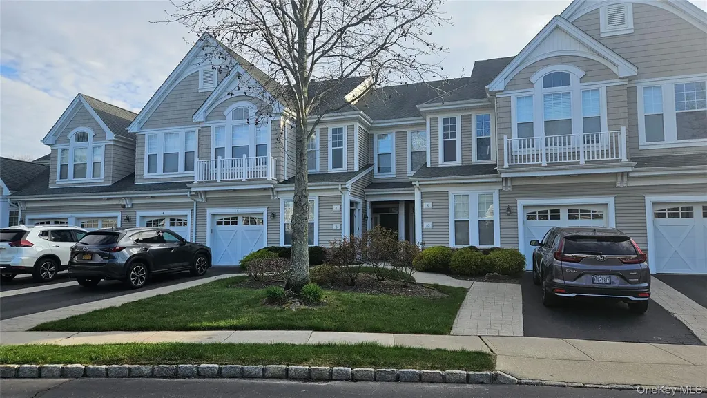 8 Symphony Drive Lake Grove NY 11755