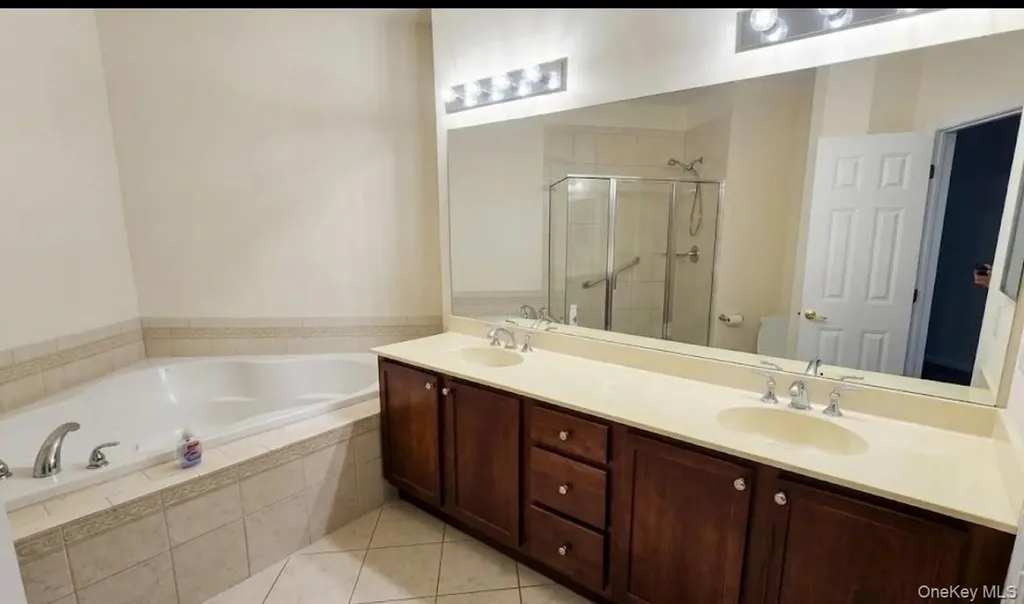 8 Symphony Drive Lake Grove NY 11755