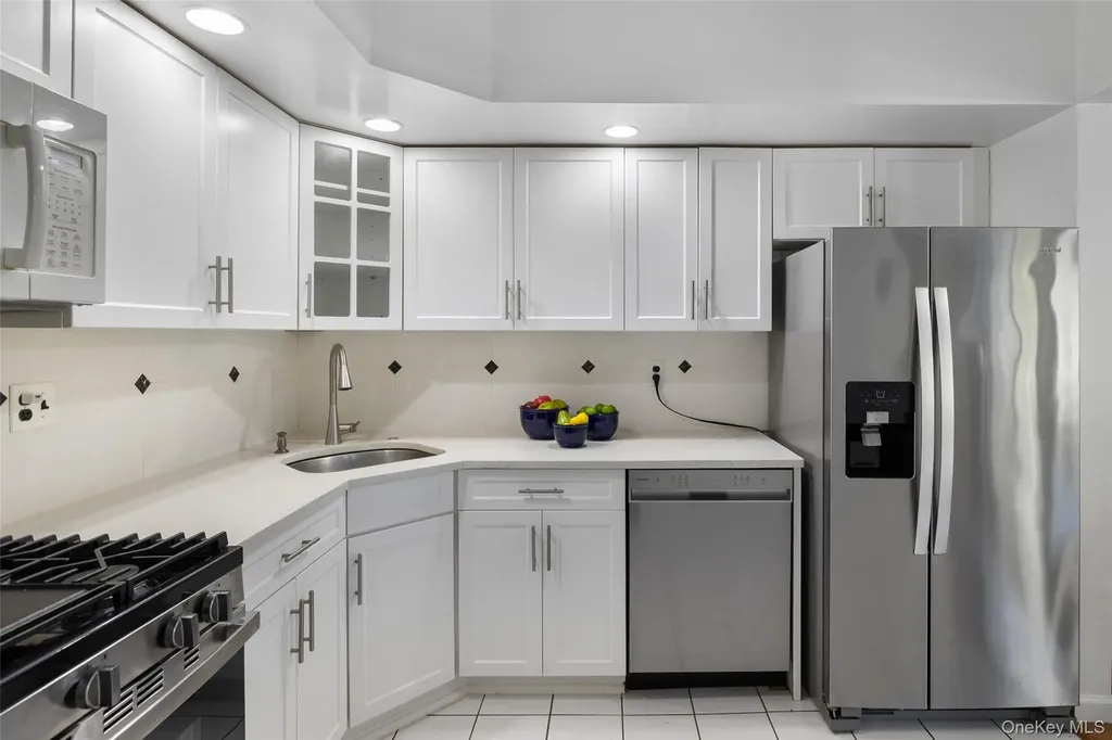 7111 Sutton Place Fresh Meadows NY 11365