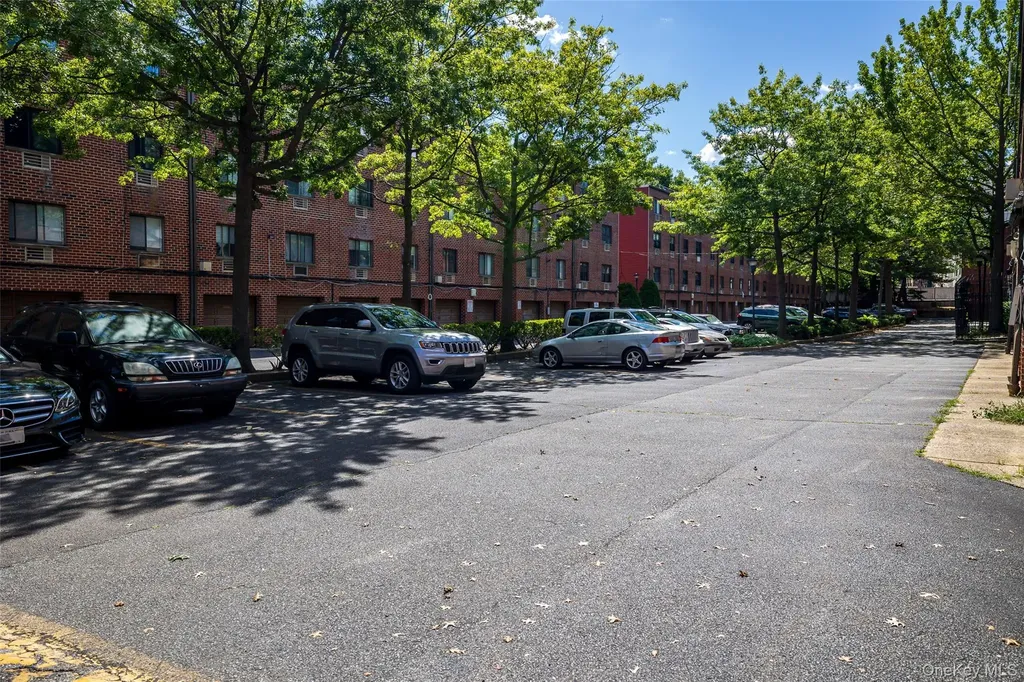 7111 Sutton Place Fresh Meadows NY 11365