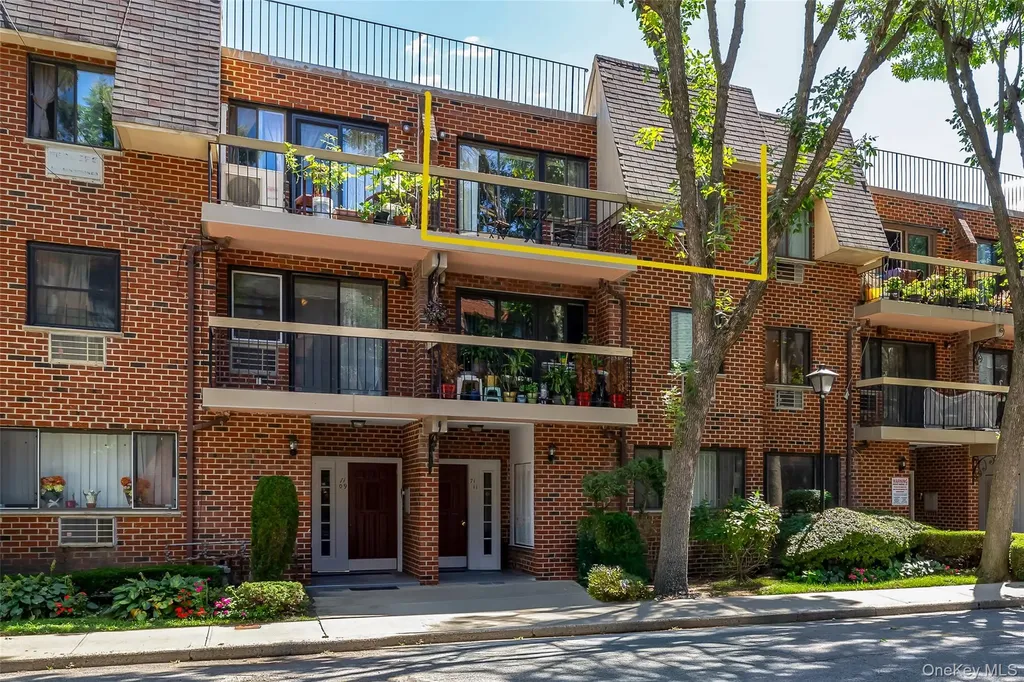 7111 Sutton Place Fresh Meadows NY 11365