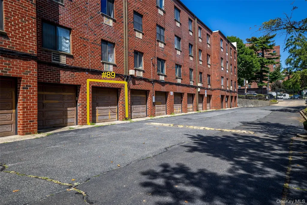 7111 Sutton Place Fresh Meadows NY 11365