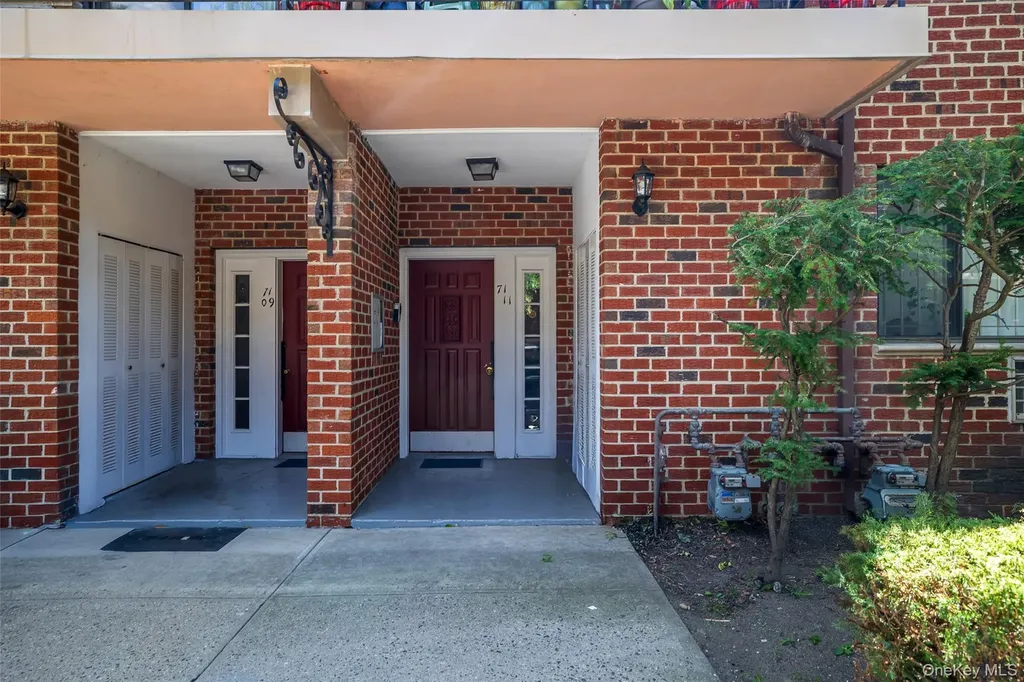 7111 Sutton Place Fresh Meadows NY 11365
