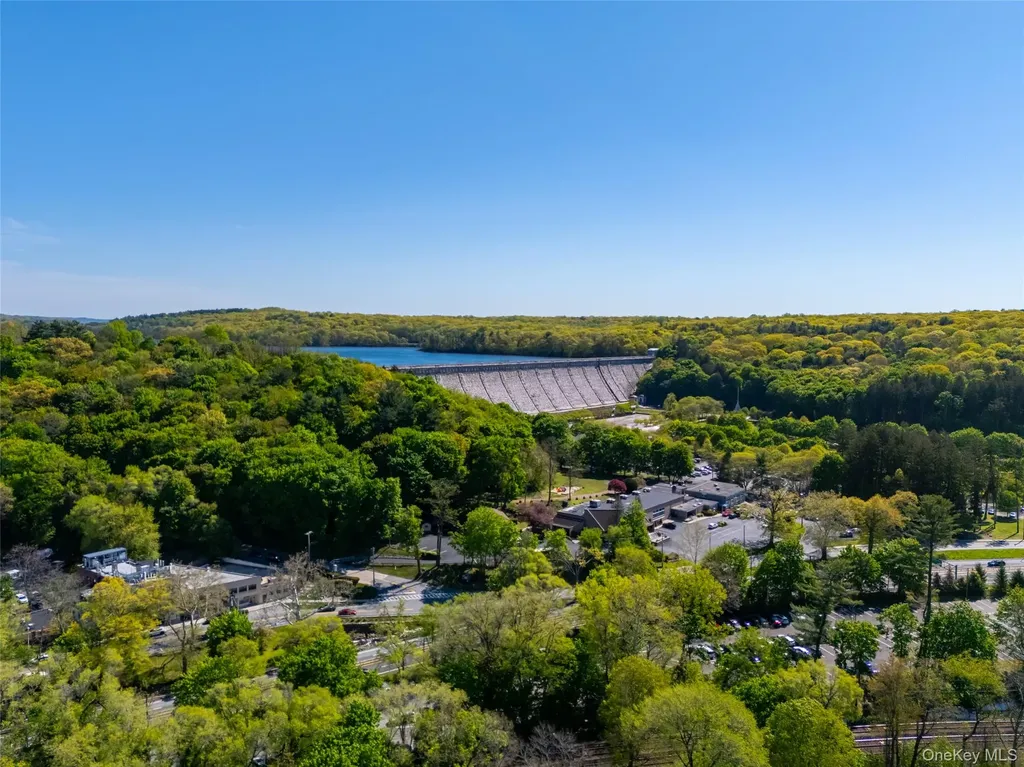 25 Hillside Avenue Valhalla NY 10595