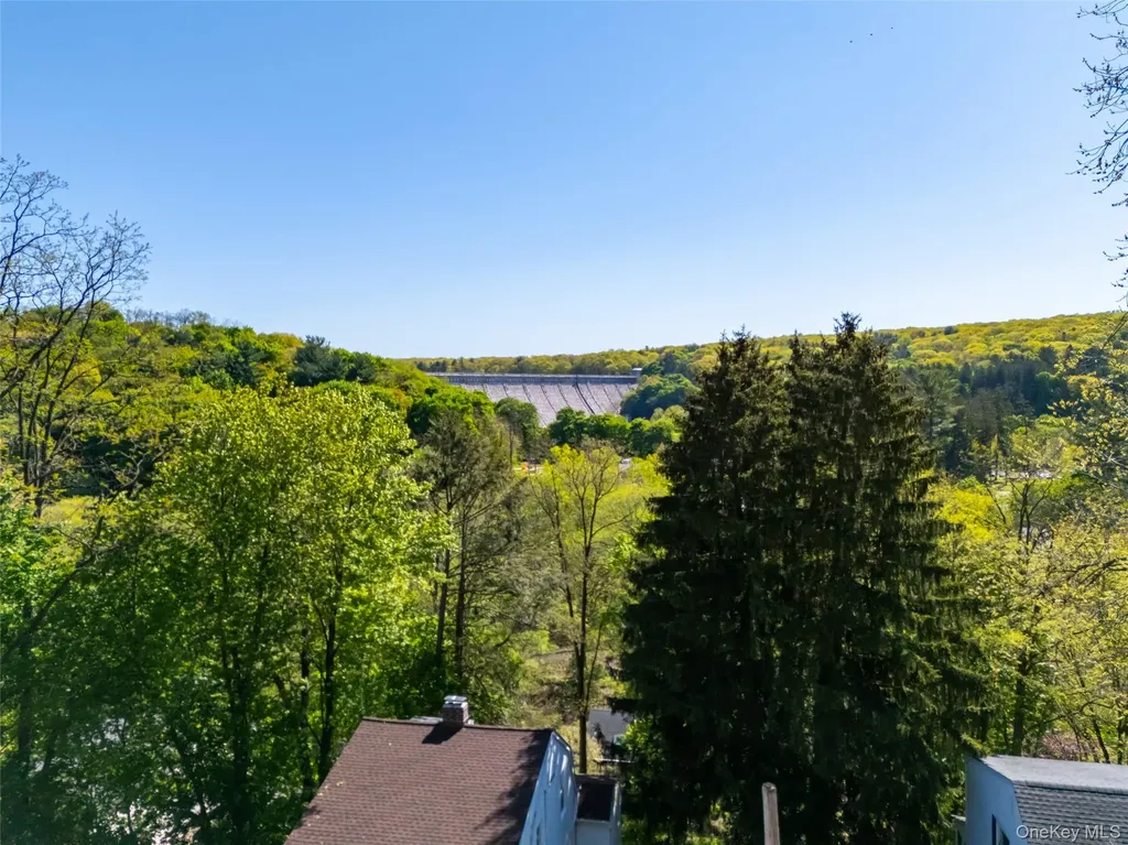 25 Hillside Avenue Valhalla NY 10595