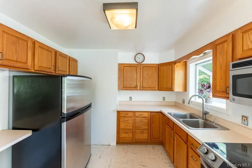 23 Lakeview Drive Holmes NY 12531