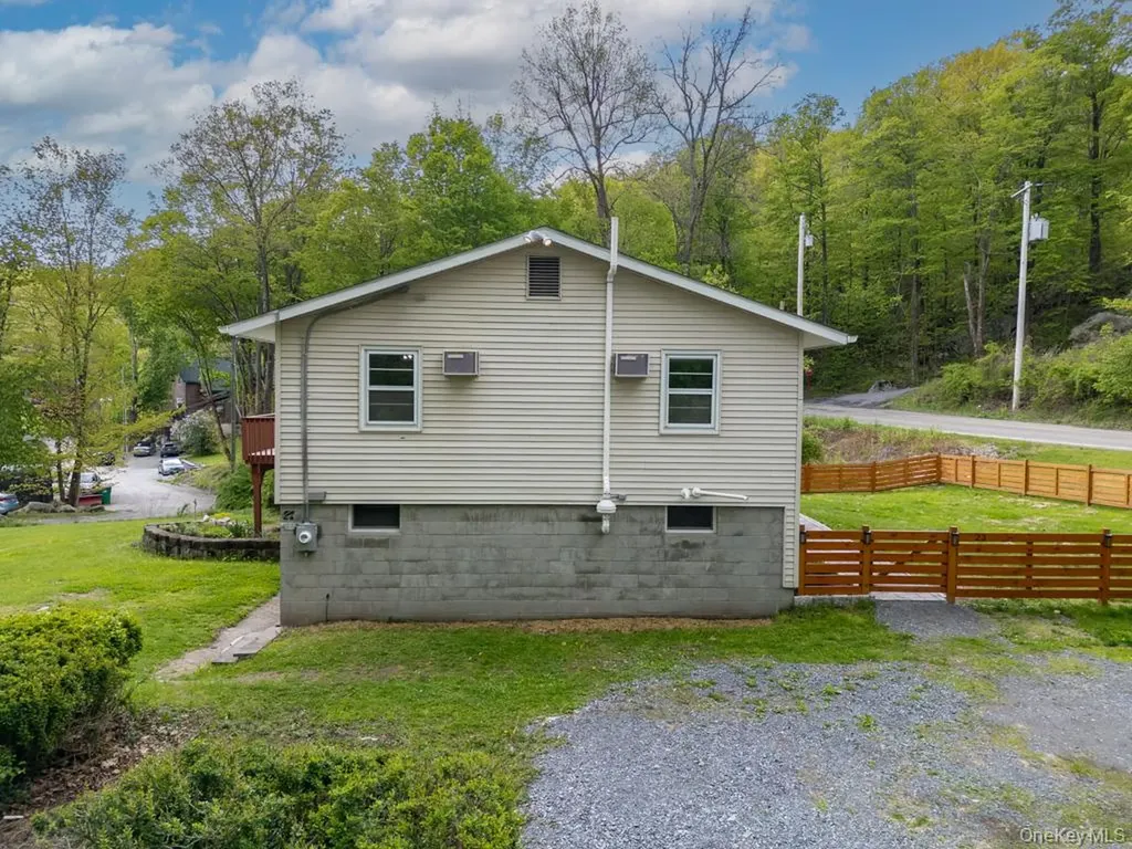 23 Lakeview Drive Holmes NY 12531