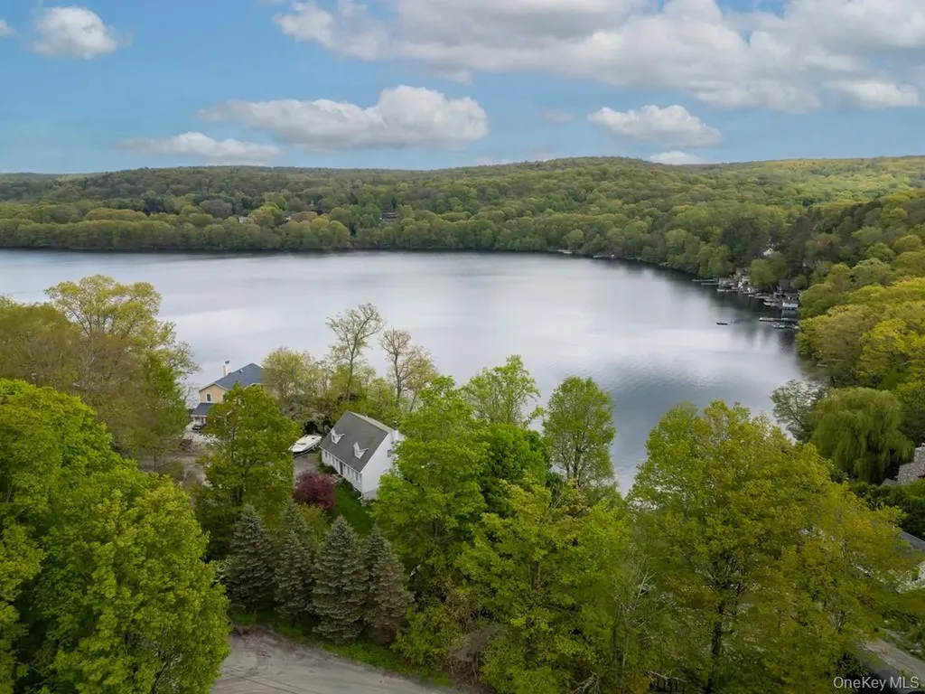 23 Lakeview Drive Holmes NY 12531
