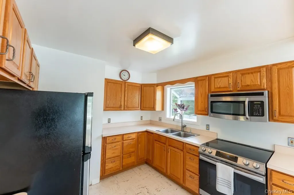 23 Lakeview Drive Holmes NY 12531