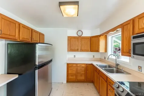 23 Lakeview Drive Holmes NY 12531