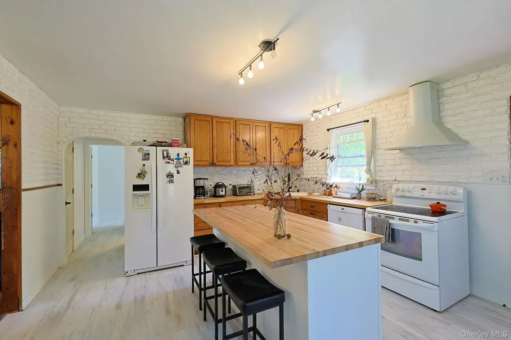 1604 Route 9g Hyde Park NY 12538